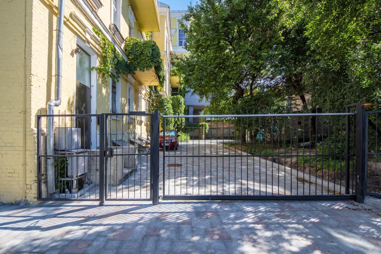Self Check-In Apartments Near Landscape Alley Kijev Kültér fotó